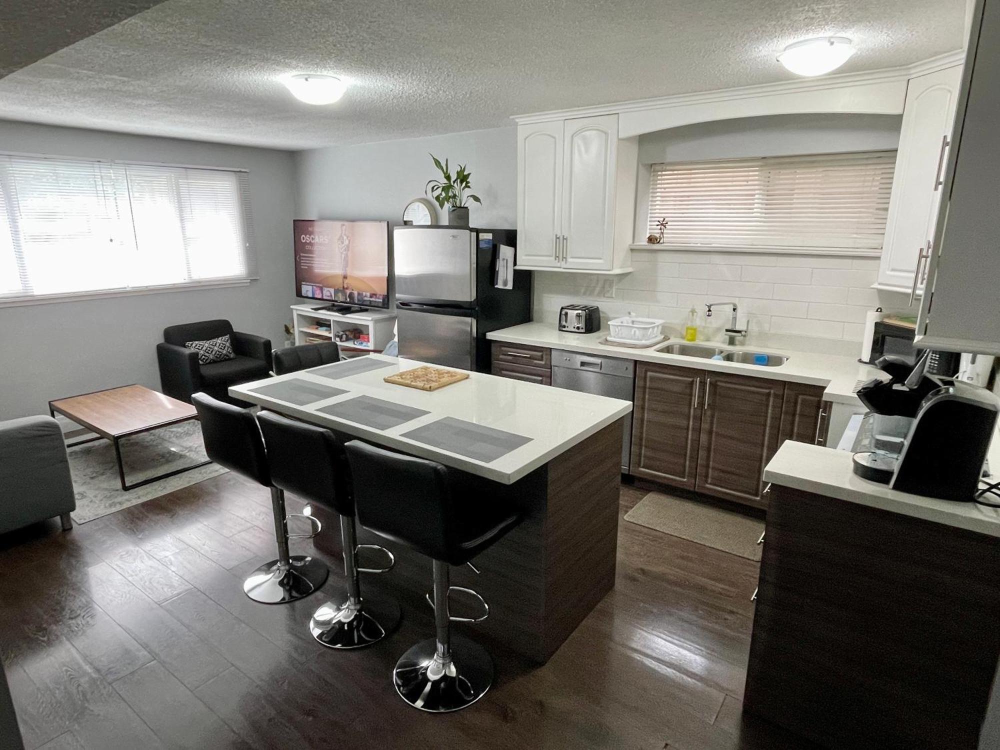Suite Sunrise Vancouver Exterior photo
